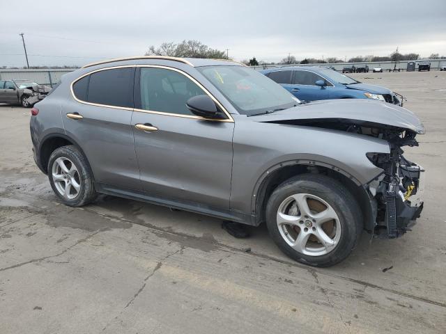 ZASFAKAN7J7B88724 - 2018 ALFA ROMEO STELVIO GRAY photo 4