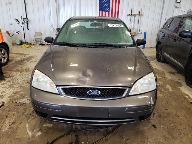 1FAFP34N16W243955 - 2006 FORD FOCUS ZX4 GRAY photo 5