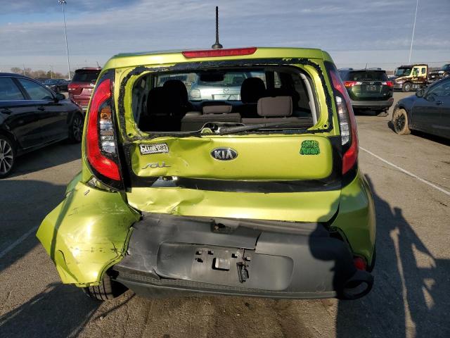 KNDJN2A27F7755308 - 2015 KIA SOUL GREEN photo 6