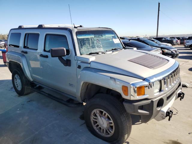 5GTEN13E488121446 - 2008 HUMMER H3 GRAY photo 4