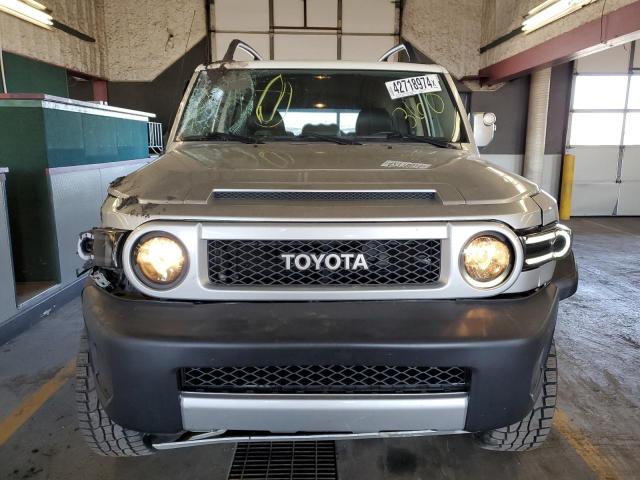 JTEBU11F370001543 - 2007 TOYOTA FJ CRUISER SILVER photo 5