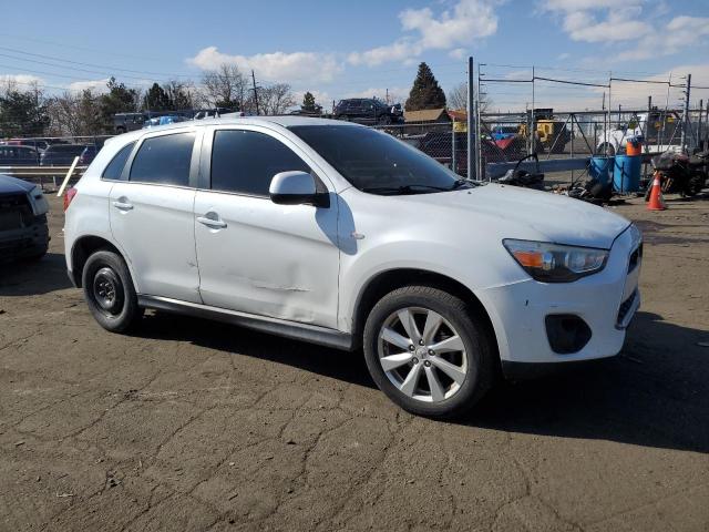 4A4AP3AU8EE024133 - 2014 MITSUBISHI OUTLANDER ES WHITE photo 4