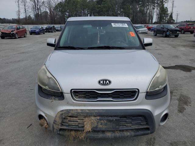 KNDJT2A55C7355209 - 2012 KIA SOUL SILVER photo 5