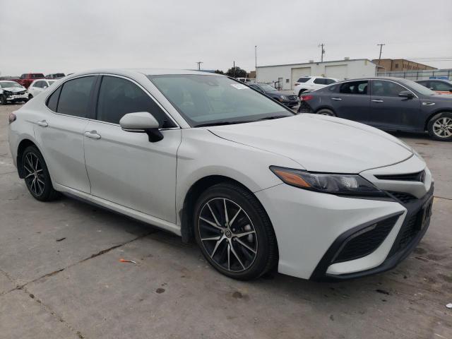 4T1G11AK3RU252067 - 2024 TOYOTA CAMRY SE NIGHT SHADE WHITE photo 4