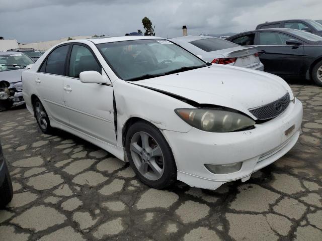 4T1BA30K55U507447 - 2005 TOYOTA CAMRY SE WHITE photo 4