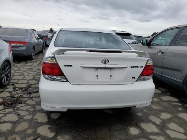 4T1BA30K55U507447 - 2005 TOYOTA CAMRY SE WHITE photo 6