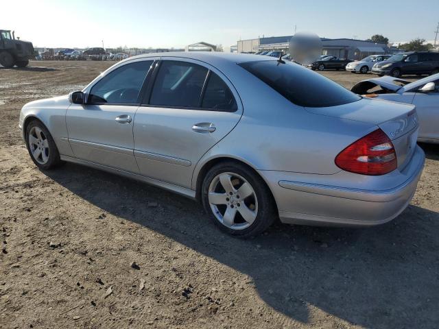 WDBUF70J54A524776 - 2004 MERCEDES-BENZ E 500 SILVER photo 2