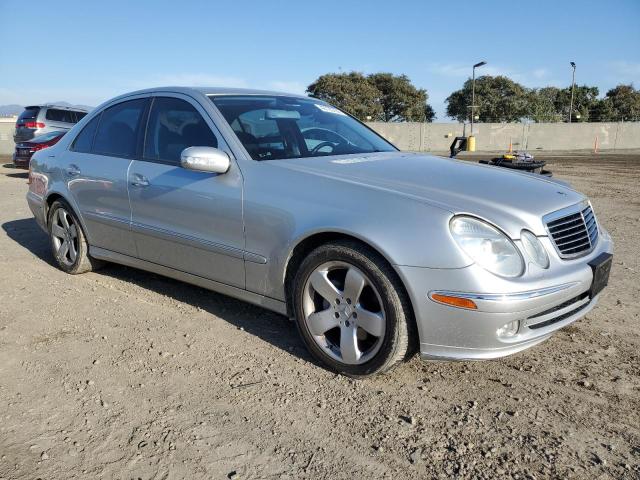 WDBUF70J54A524776 - 2004 MERCEDES-BENZ E 500 SILVER photo 4