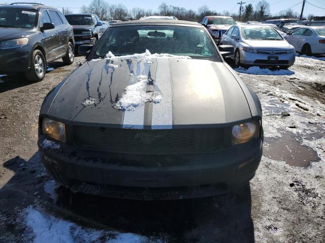 1ZVFT84N355250393 - 2005 FORD MUSTANG BLACK photo 5