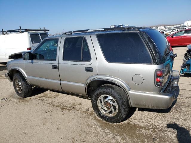 1GNDT13W312116577 - 2001 CHEVROLET BLAZER TAN photo 2