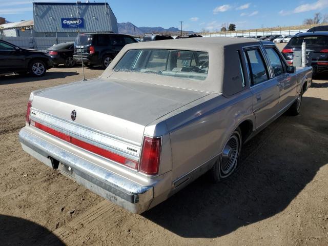 1LNBM82F9JY827250 - 1988 LINCOLN TOWN CAR SIGNATURE SILVER photo 3