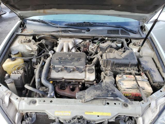 JTDBF30K820001555 - 2002 TOYOTA CAMRY LE SILVER photo 11