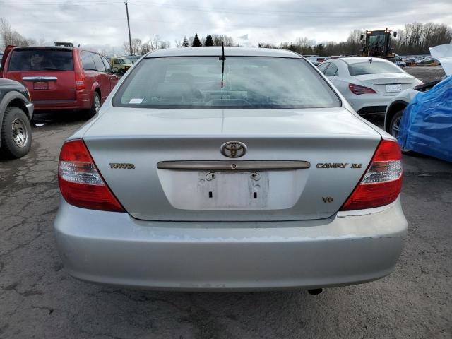 JTDBF30K820001555 - 2002 TOYOTA CAMRY LE SILVER photo 6