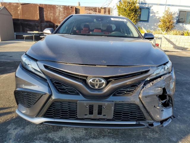 4T1K61AK9MU574247 - 2021 TOYOTA CAMRY XSE GRAY photo 5