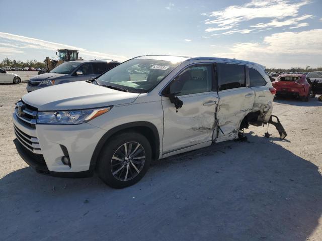 2017 TOYOTA HIGHLANDER SE, 