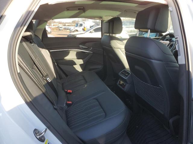 WA16AAGE6RB050640 - 2024 AUDI Q8 E-TRON PRESTIGE WHITE photo 11