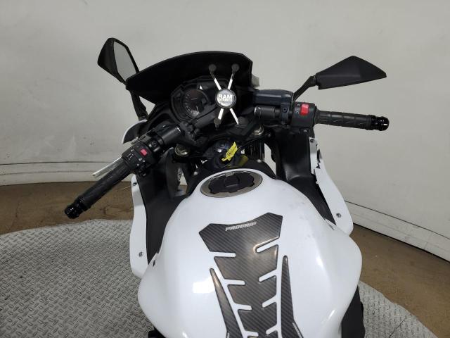 JKAEXEJ11HDA01035 - 2017 KAWASAKI EX650 J თეთრი ფოტო 7