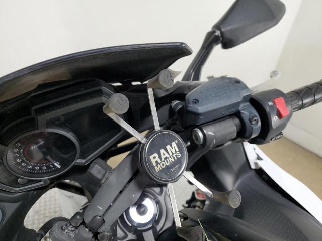 JKAEXEJ11HDA01035 - 2017 KAWASAKI EX650 J თეთრი ფოტო 9