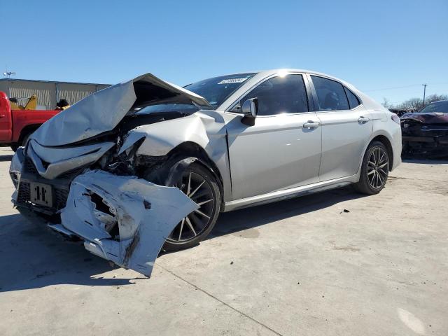 4T1G11AK6NU058997 - 2022 TOYOTA CAMRY SE SILVER photo 1