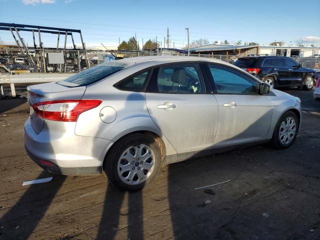 1FAHP3F26CL195975 - 2012 FORD FOCUS SE SILVER photo 3