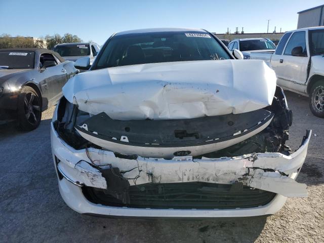 5XXGT4L39JG270959 - 2018 KIA OPTIMA LX WHITE photo 5