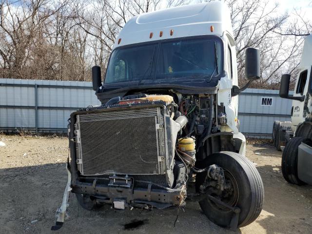 1FUJGLDR4JLJL3797 - 2018 FREIGHTLINER CASCADIA 1 WHITE photo 5