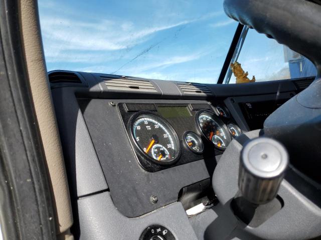 1FUJGLDR4JLJL3797 - 2018 FREIGHTLINER CASCADIA 1 WHITE photo 9