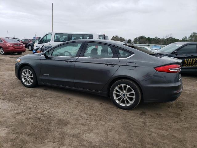 3FA6P0LU9KR261799 - 2019 FORD FUSION SE GRAY photo 2