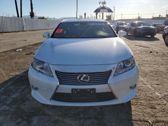 JTHBW1GG4D2002424 - 2013 LEXUS ES 300H WHITE photo 5