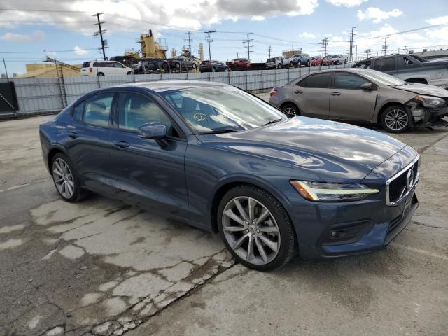 7JR102FK2MG096849 - 2021 VOLVO S60 T5 MOMENTUM BLUE photo 4