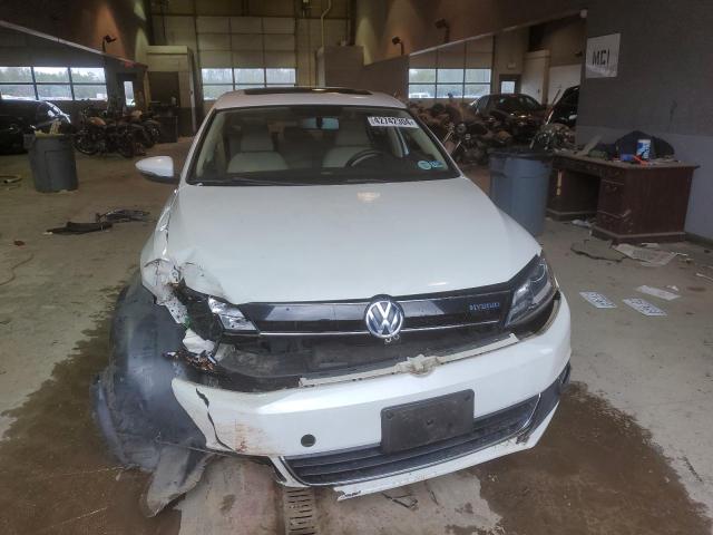 3VW637AJXDM284402 - 2013 VOLKSWAGEN JETTA HYBRID WHITE photo 5