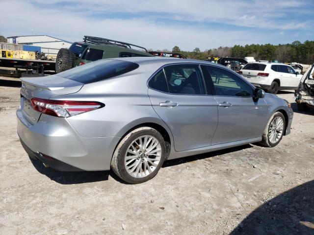 4T1B11HK8JU155838 - 2018 TOYOTA CAMRY L SILVER photo 3