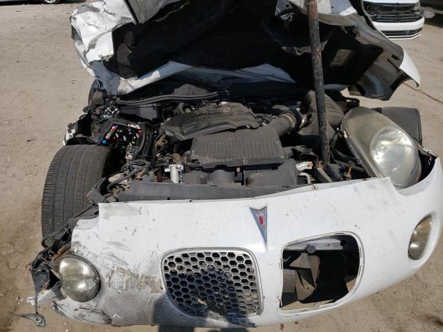 1G2MC35B98Y122880 - 2008 PONTIAC SOLSTICE WHITE photo 11