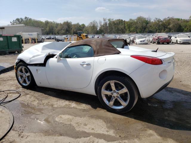 1G2MC35B98Y122880 - 2008 PONTIAC SOLSTICE WHITE photo 2