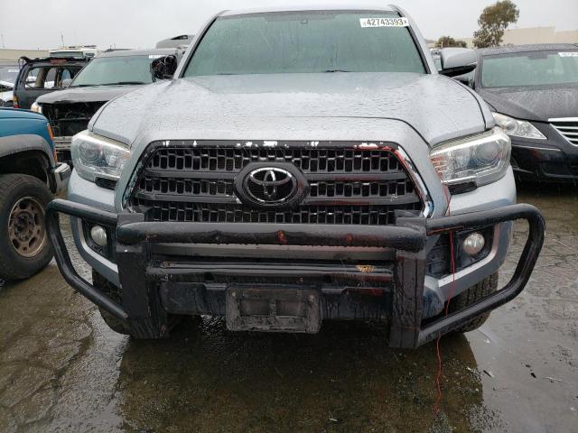 5TFSZ5AN2HX077963 - 2017 TOYOTA TACOMA ACCESS CAB ვერცხლისფერი ფოტო 5