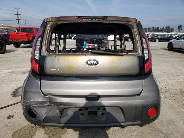 KNDJN2A22J7595637 - 2018 KIA SOUL SILVER photo 6