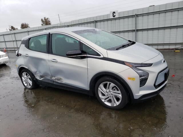 1G1FW6S05N4133516 - 2022 CHEVROLET BOLT EV 1LT SILVER photo 4