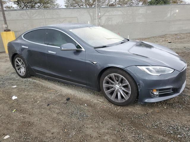 5YJSA1E22HF183131 - 2017 TESLA MODEL S ნაცრისფერი ფოტო 4