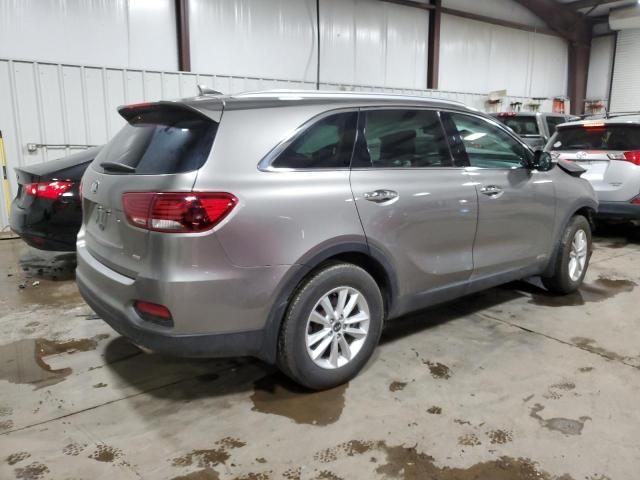 5XYPGDA38KG440832 - 2019 KIA SORENTO L GRAY photo 3