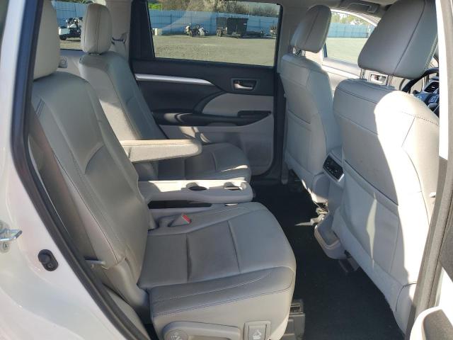 5TDKKRFH2GS175491 - 2016 TOYOTA HIGHLANDER XLE WHITE photo 11