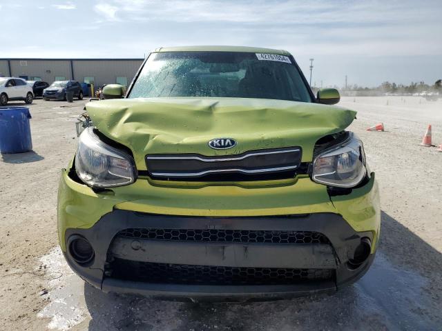 KNDJN2A21H7882770 - 2017 KIA SOUL GREEN photo 5