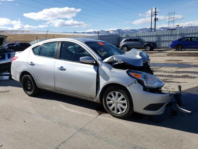 3N1CN7AP2JL886543 - 2018 NISSAN VERSA S SILVER photo 4