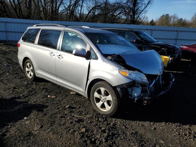 5TDKK3DC1FS578669 - 2015 TOYOTA SIENNA LE GRAY photo 4