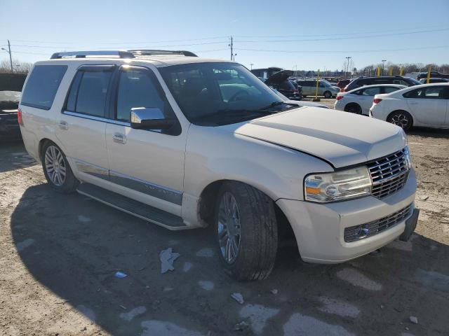 5LMFU28567LJ19120 - 2007 LINCOLN NAVIGATOR WHITE photo 4