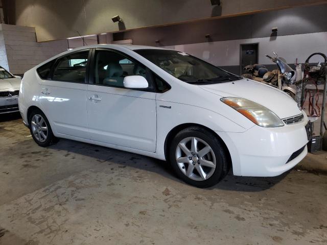 JTDKB20U677635954 - 2007 TOYOTA PRIUS WHITE photo 4