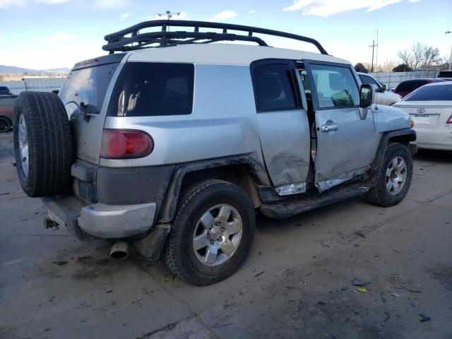 JTEBU11F270058610 - 2007 TOYOTA FJ CRUISER SILVER photo 3