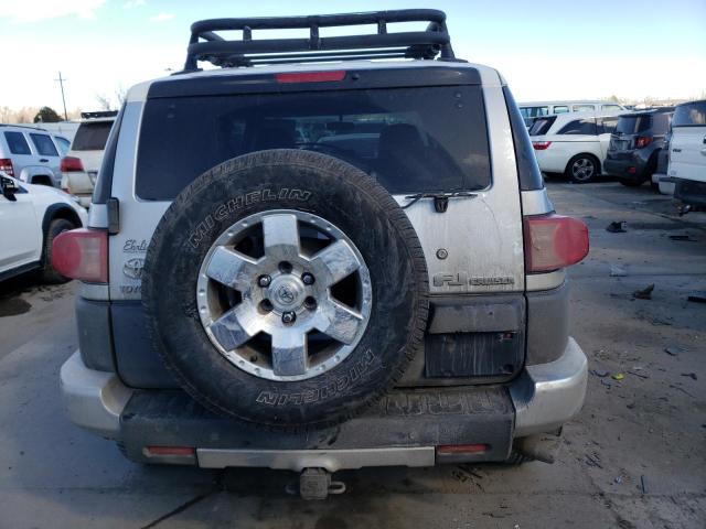 JTEBU11F270058610 - 2007 TOYOTA FJ CRUISER SILVER photo 6