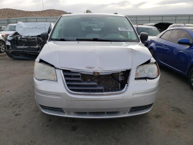 2A8HR44H28R103026 - 2008 CHRYSLER TOWN & COU LX SILVER photo 5