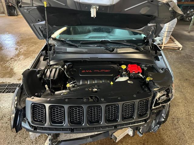 3C4NJDBB2KT817386 - 2019 JEEP COMPASS LATITUDE SILVER photo 5