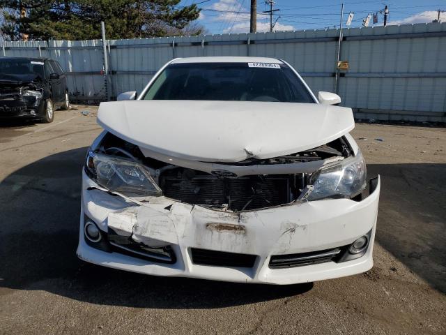 4T1BF1FK3CU598826 - 2012 TOYOTA CAMRY BASE WHITE photo 5